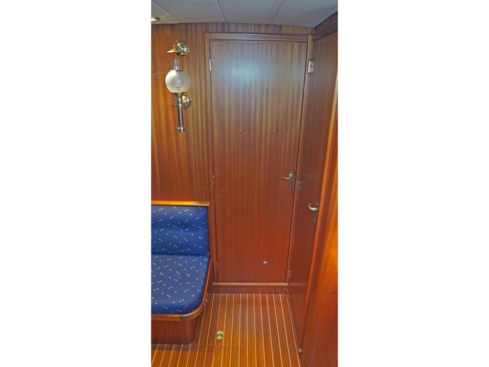 Cabin en avant, H&eacute;bergements